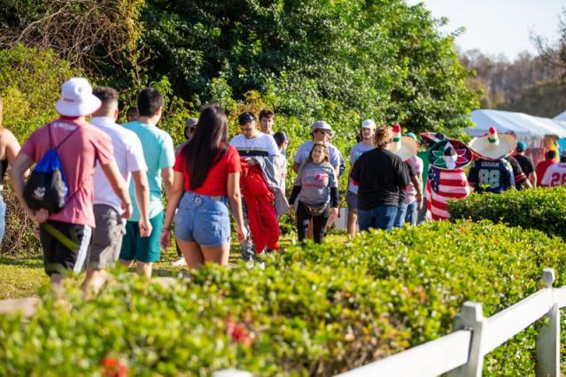 Mask-clad fans stream into Buccaneers' home stadium for Super Bowl unlike  any other