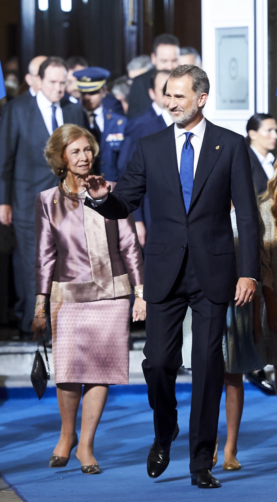 OVIEDO, SPAIN - OCTOBER 18: (L-R) Queen Sofia and King Felipe VI of Spain attend the 2019 Princess of Asturias Awards at the Campoamor Teather on October 18, 2019 in Oviedo, Spain. (Photo by Juan Manuel Serrano Arce/WireImage)