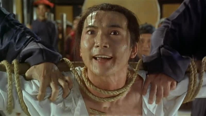 鄒兆龍在周星馳主演的電影《九品芝麻官》中，飾演十惡不赦的「常威」。（圖／翻攝自百度百科）