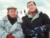 Auch in den Serien "Das Schloss am Wörthersee" (1992-1993) und "Peter und Paul" (1994, Bild links, mit Hans Clarin) verkörperte der Star zerstreute und schlitzohrige Figuren - durchaus zu seinem Leidwesen ... (Bild: BR / ARD Degeto)
