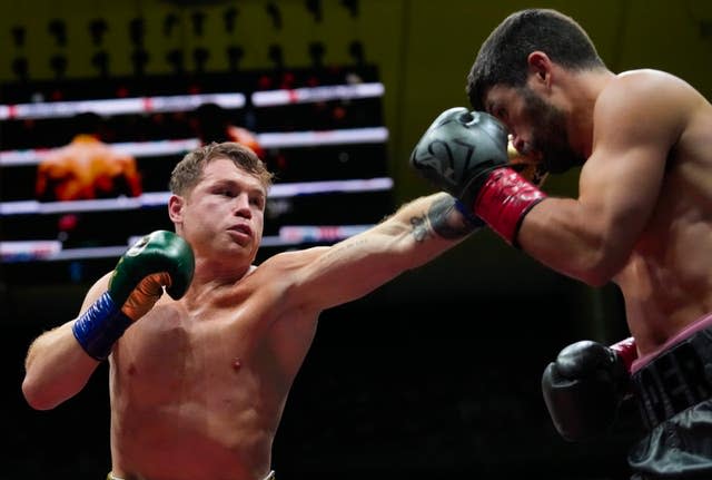 Saul 'Canelo' Alvarez fights John Ryder 