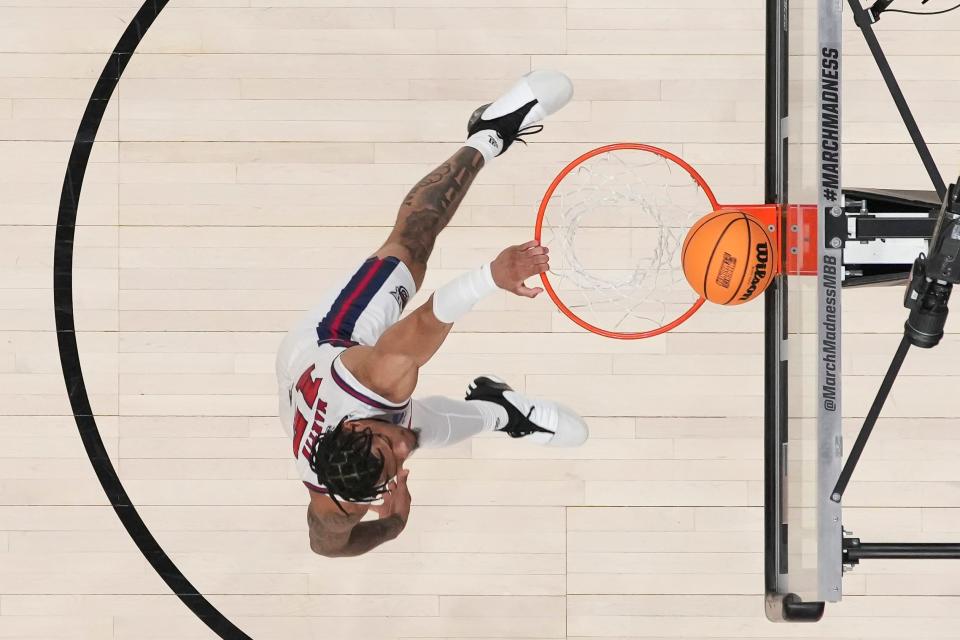 Mar 19, 2023; Columbus, Ohio, USA;  Florida Atlantic Owls guard Alijah Martin (15) attempts a dunk in the final seconds during the second round of the NCAA men’s basketball tournament against the Fairleigh Dickinson Knights at Nationwide Arena. The Owls won 78-70. Mandatory Credit: Adam Cairns-The Columbus Dispatch