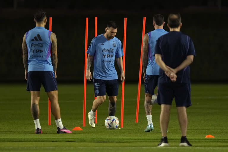 Entrenamiento de la selección Argentina antes del cruce contra Países Bajos por cuartos de final de la Copa del Mundo