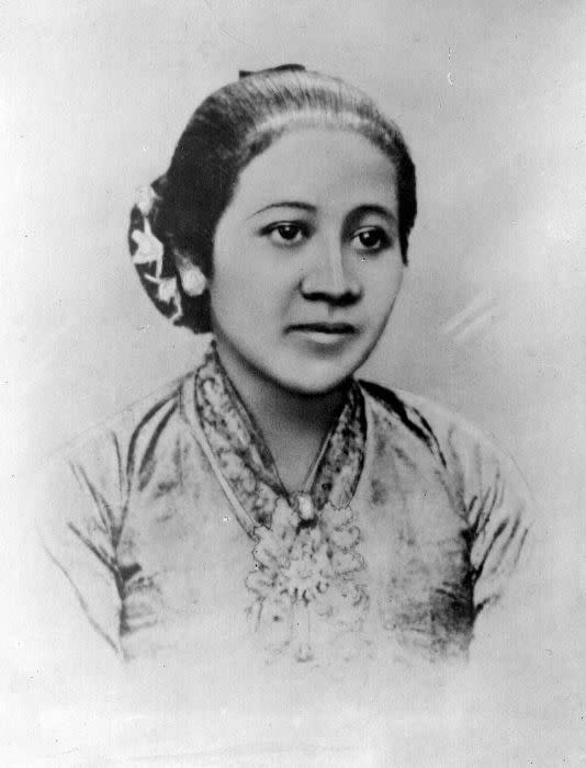 卡蒂妮（Raden Adjeng Kartini）是印尼著名的女權運動者，她在那個時代勇於出來倡議女性權益，引領了未來印尼在女權發展上的風潮。（圖片來源／ Collectie Wereldmuseum (v/h Tropenmuseum), part of the National Museum of World Cultures, CC BY-SA 3.0）