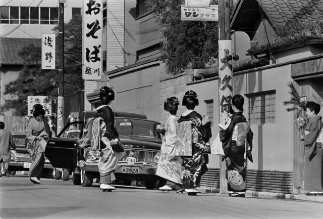藝妓 傳統文化的傳承者 為三味線音樂的繼承和日本舞的發展做出貢獻
