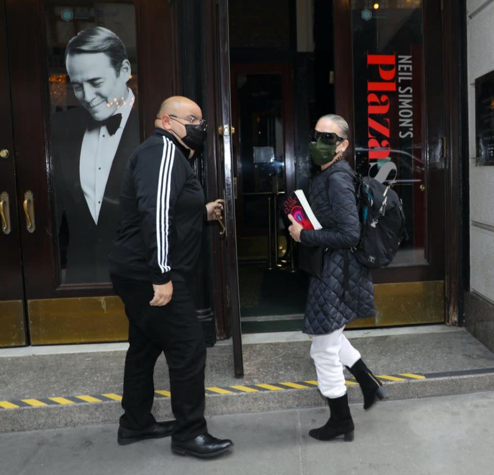 Sarah Jessica Parker arrives at the Hudson Theater on Broadway in New York City on March 23, 2022. - Credit: Jose Perez/Bauergriffin.com / MEGA