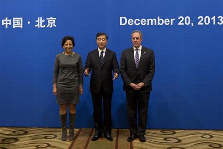 Chinese Vice Premier Wang Yang (C), U.S. Secretary of Commerce Penny Pritzker (L) and U.S. Trade Representative Michael Froman pose for photos before the opening meeting session of the 24th China-U.S. Joint Commission on Commerce and Trade held at Diaoyutai State Guesthouse in Beijing, December 20, 2013. REUTERS/Alexander F. Yuan/Pool