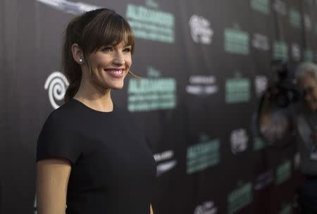 Cast member Jennifer Garner poses at the premiere of "Alexander and the Terrible, Horrible, No Good, Very Bad Day" at El Capitan theatre in Hollywood, California October 6, 2014. REUTERS/Mario Anzuoni