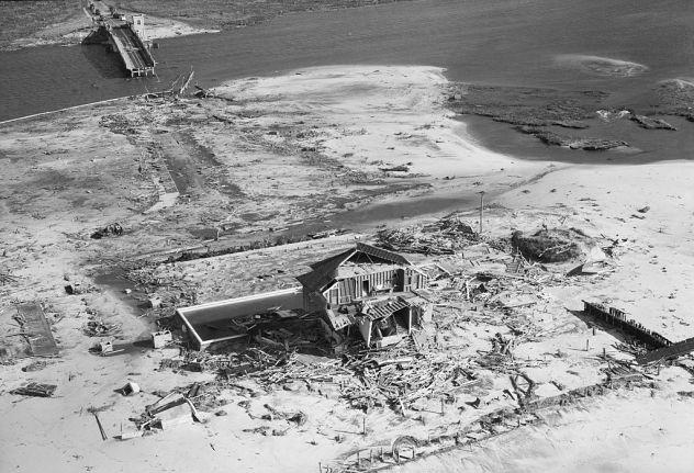 An aerial view of an estate on Westhampton Beach following the hurricane of 1938. (Bettmann/GettyImages)