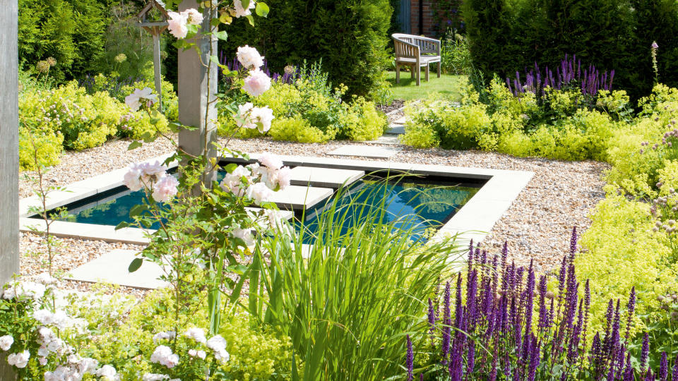 16 ways to stimulate the senses with planting, water features, and landscaping