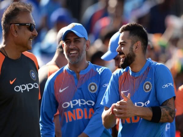 MS Dhoni (centre) with Ravi Shastri and Virat Kohli. (Photo/ ICC Twitter)