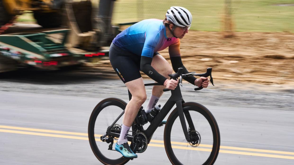 tara seplavy riding the scott foil going fast