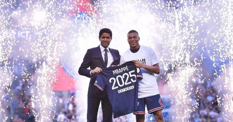 A mediados de 2022, Mbappé renovó su vínculo con PSG, luego de una larga novela que parecía que terminaba con su llegada a Real Madrid