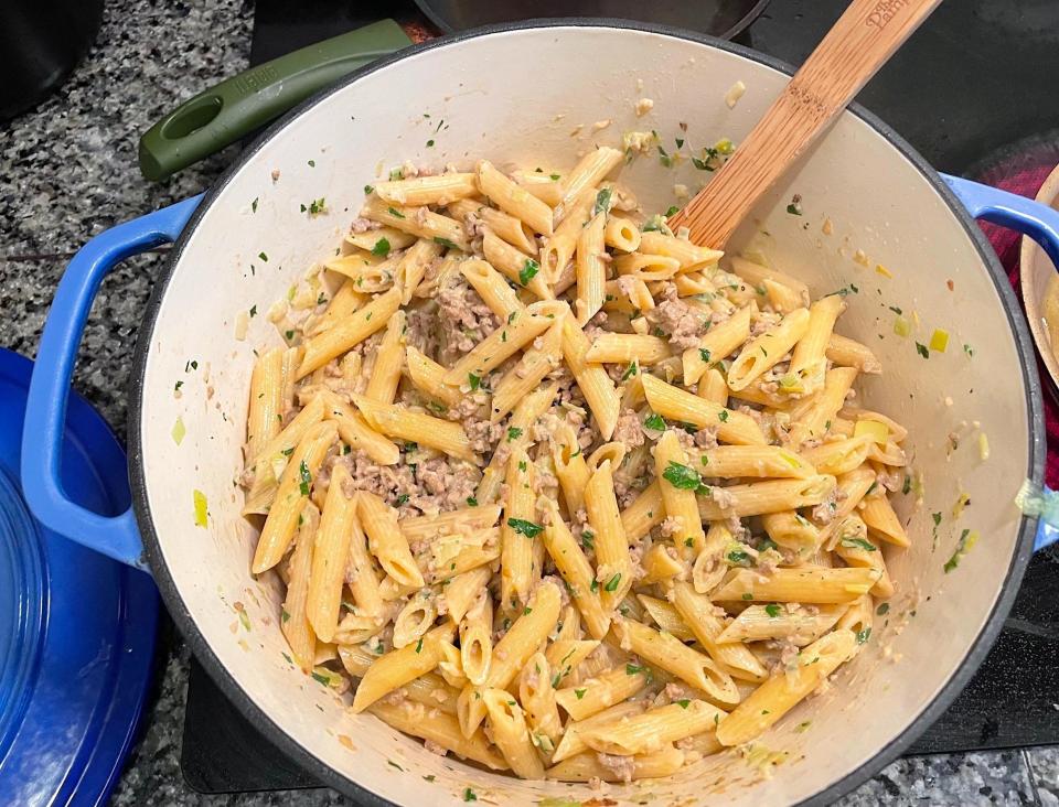 I tried Gordon Ramsay's favorite 10-minute pasta and now I know why he  makes it every week