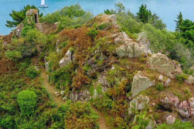 <p>L'île privée avec sa maison à vendre près de Bréhat, dans les Côtes d’Armor. </p>