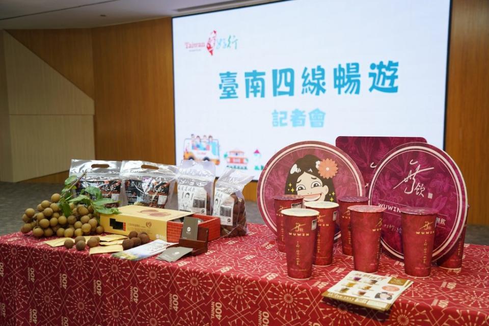 台灣好行特約店家商品展示。（觀旅局提供）