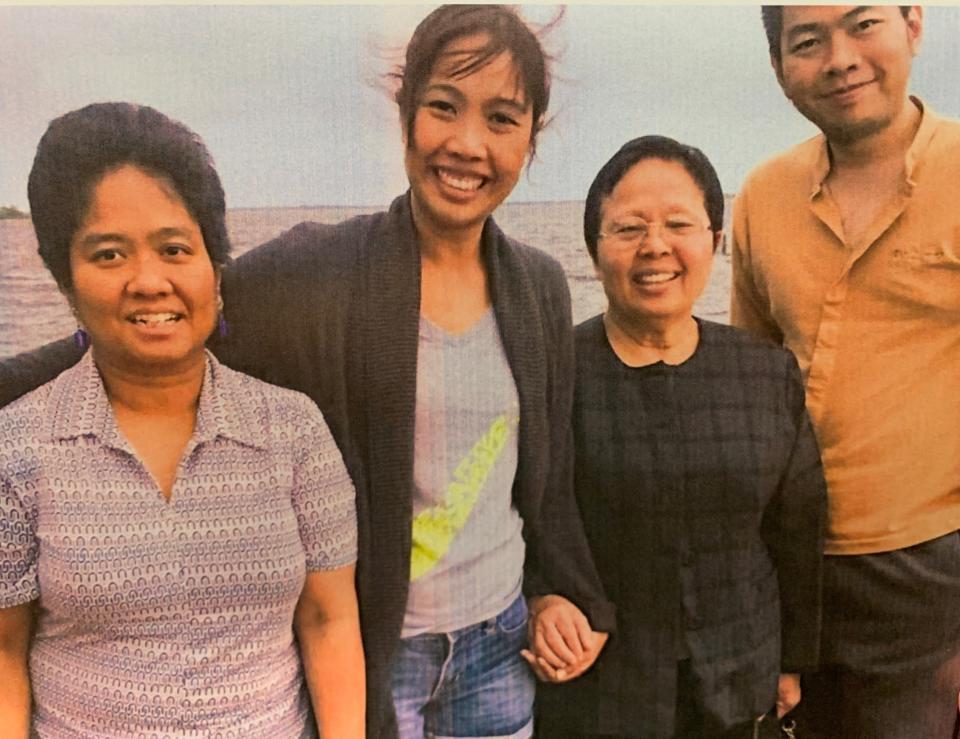 From left, Nisarat Jittasonthi and Supaporn Naknukool, Supee Spindler's daughters, and Naknukool's boyfriend, Kuanmongkol Patumarat, right, flank Spindler in an undated picture taken at Squid Lips in Sebastian.