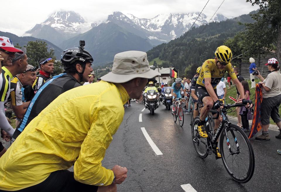 Chris Froome saves Tour de France by borrowing bikejpg