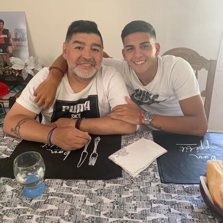 Junto a Diego Maradona, su tío abuelo