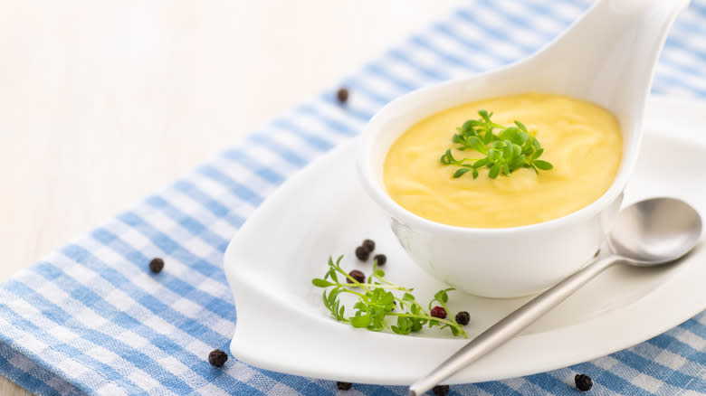 Hollandaise sauce in bowl