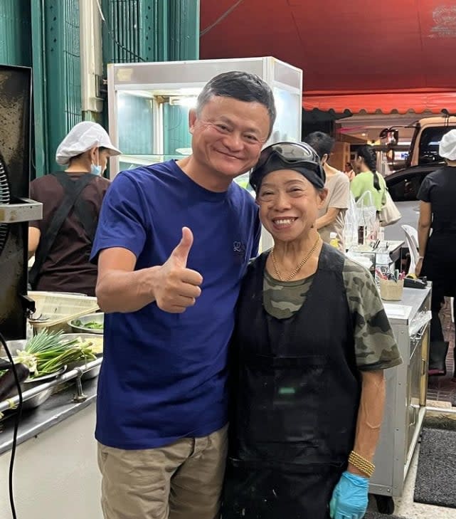 馬雲對「路邊攤老闆」鞠躬！77歲泰國主廚身分曝　想預約要提早3個月