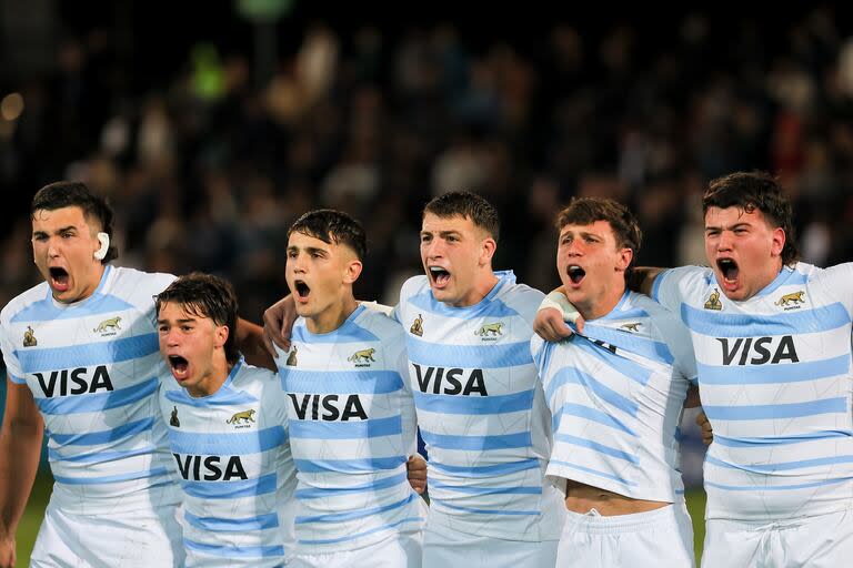 El fervor en el canto del himno nacional; con esa fuerza, los argentinos se impusieron en la batalla física a nada menos que los sudafricanos, una proeza en el rugby.