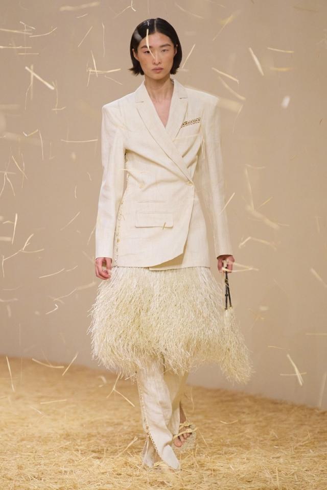 Jacquemus Went Big on Raffia, and Big Sun Hats, for Spring 2023 – WWD