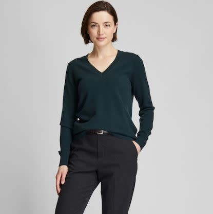 This sweater is made with 100% cashmere. <strong>Find it for $80 at <a href="https://fave.co/2oqgDLo" target="_blank" rel="noopener noreferrer">Uniqlo</a>.</strong>