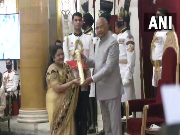 KS Chithra receiving Padma Vibhushan from President Ram Nath Kovind (Photo/ANI)