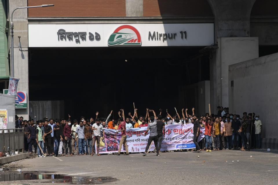 Bangladeshi garment factory workers demanding better wages block traffic at Dhaka-Mirpur area in Bangladesh, Thursday, Nov.2, 2023. (AP Photo/Mahmud Hossain Opu)