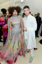 <p>Priyanka Chopra no acertó con el vestido, ni tampoco con su <em>beauty look</em>. ¡Parecía el Sombrerero Loco de ‘Alicia en el país de las maravillas’!. (Foto: Mike Coppola / Getty Images). </p>