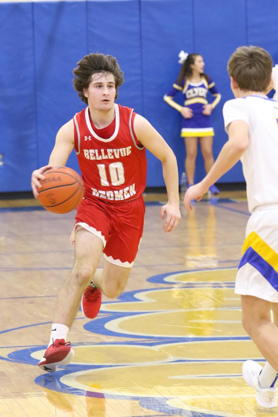 Bellevue's Deegan Horn handles the ball.