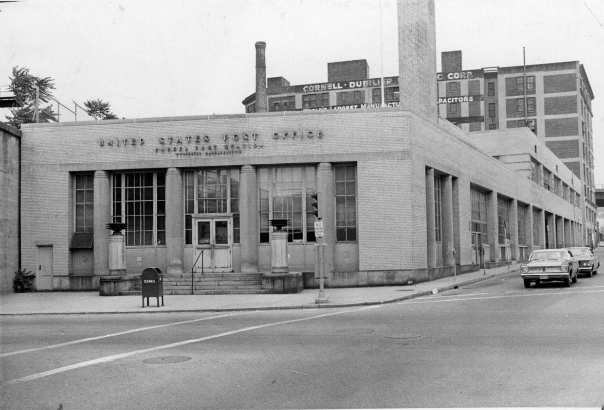 A tunnel linked the post office to Union Station. The tunnel now connects the train station to the parking garage that replaced the post office.