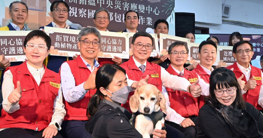 行政院長卓榮泰表示，我國對所有國際郵包皆實施X光機查驗，並搭配檢疫犬嗅聞偵測作業，已獲得一定成效。（圖／行政院提供）