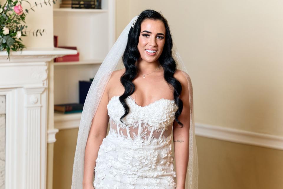 MAFS UK bride Lacey has been on TV with her twin before. (Channel 4)