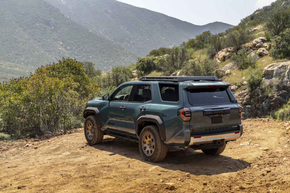 2025 toyota 4runner trailhunter