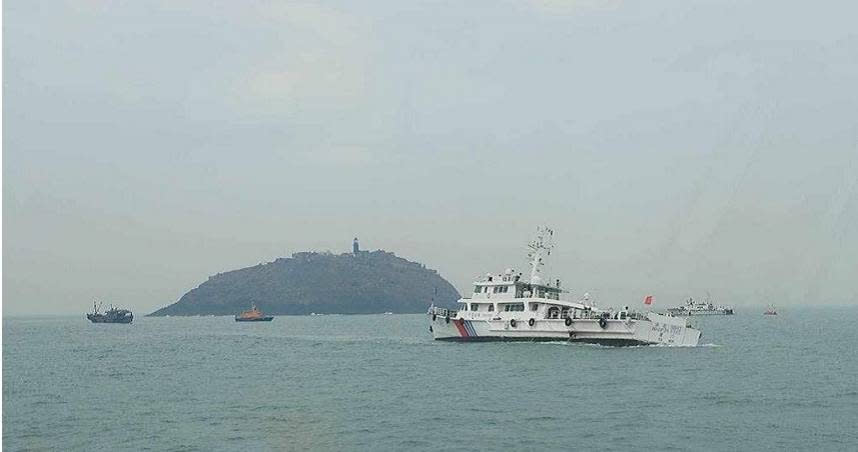 澎湖漁船大進滿88號2日晚間在金門外海作業，被陸海警船靠近帶回大陸沿海。（示意圖／海巡署提供）