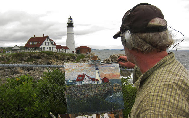 An artist works on his rendition of the Portland Head Light in Cape Elizabeth, Maine August 10, 2011. The lighthouse became an iconic subject after being painted by artist Edward Hopper in 1927.               REUTERS/Kevin Lamarque  (UNITED STATES - Tags: SOCIETY)