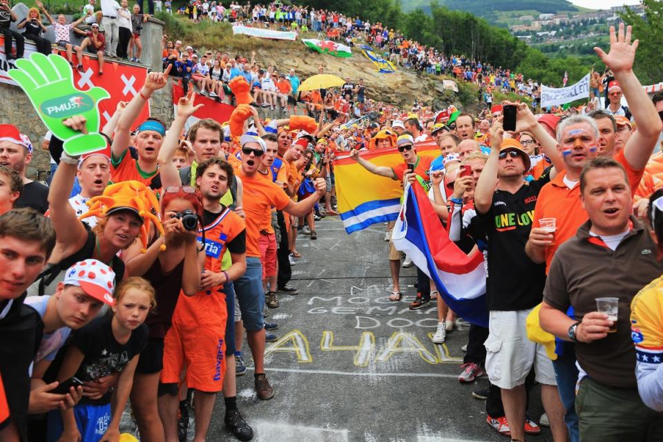 Dutch fans line the road to the top of Alpe d’Huez (Getty Images)