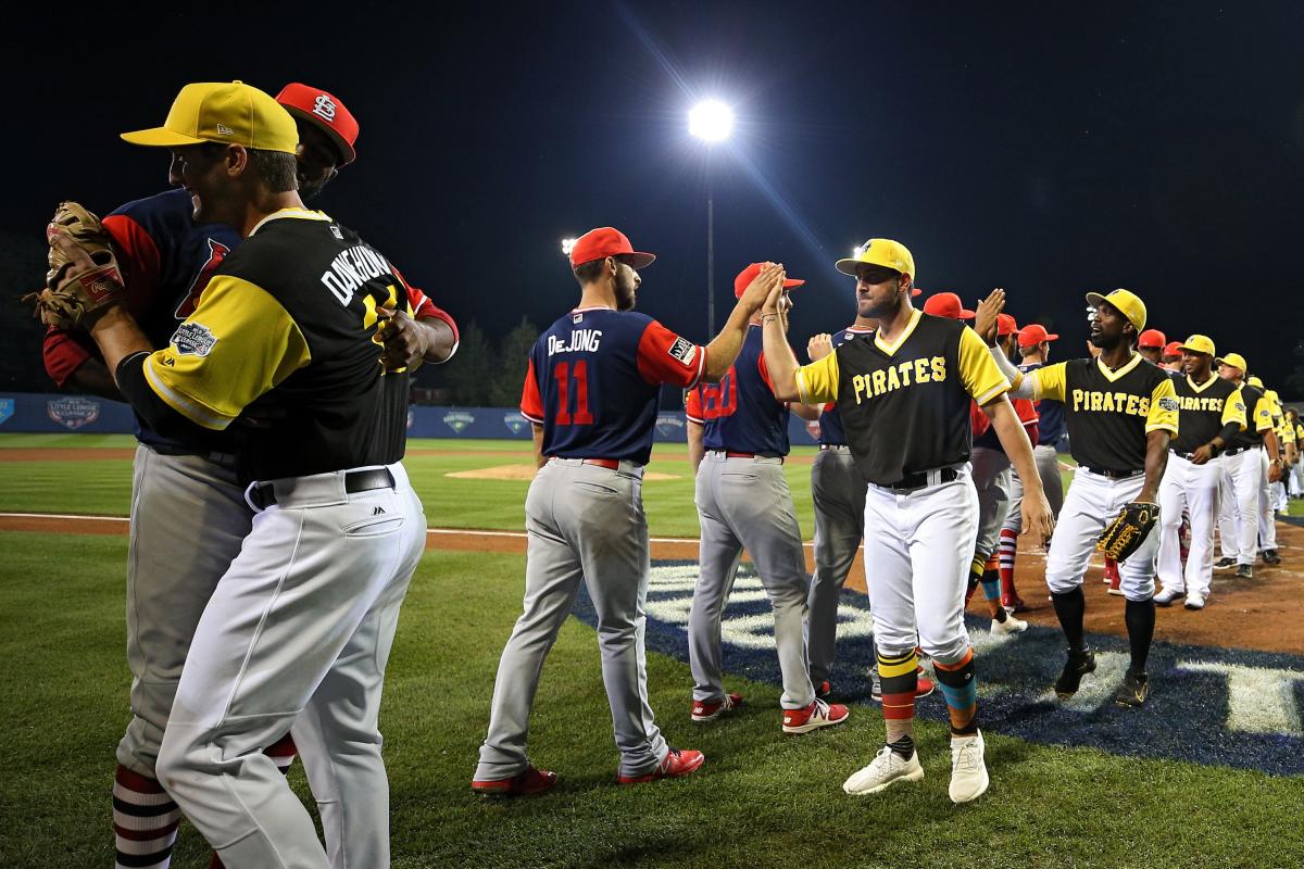 Pirates and Cardinals celebrate Little League Classic with end-of-game  handshake line