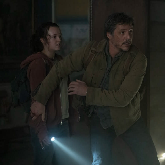 Bella Ramsey y Pedro Pascal en 'The Last of Us' credit:Bang Showbiz