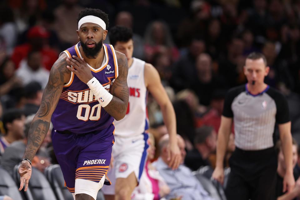 Royce O'Neale #00 of the Phoenix Suns reacts to a three-point shot during the second half of the NBA game against the Detroit Pistons at Footprint Center on Feb. 14, 2024 in Phoenix.