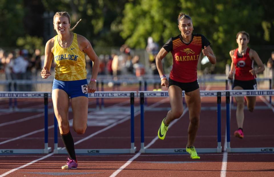 Turlock’s Ella Spaulding, left, and Oakdale’s Kylie Nunes battle for fourth place in the 300m hurdles during the CIF Sac-Joaquin Section Masters track finals at Davis High School in Davis, Calif., Saturday, May 20, 2023. Spaulding place fourth at 44.86 and Nunes fifth at 45.35. Andy Alfaro/aalfaro@modbee.com