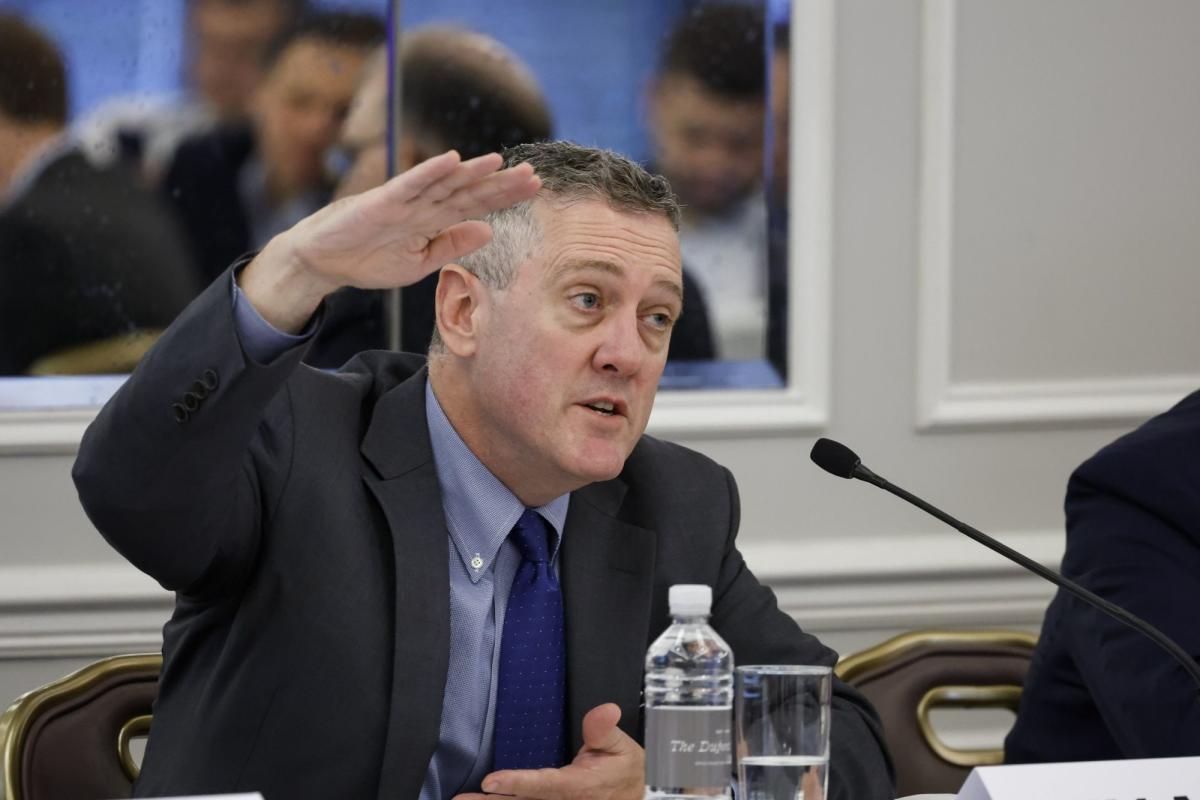 Fed’s Bullard Sees 2023 Shift With End of Front-Loading Hikes