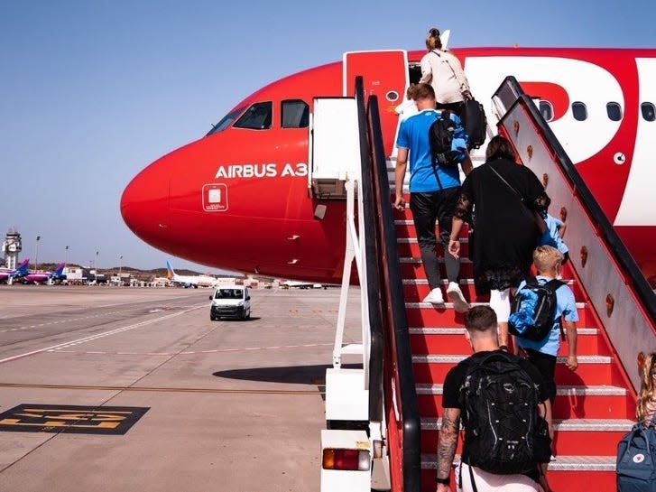 Passenger boarding a PLAY flight.