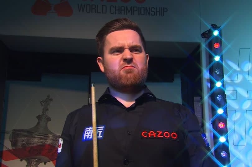 Welshman Jak Jones looks unimpressed at his introduction at the Crucible -Credit:BBC iPlayer