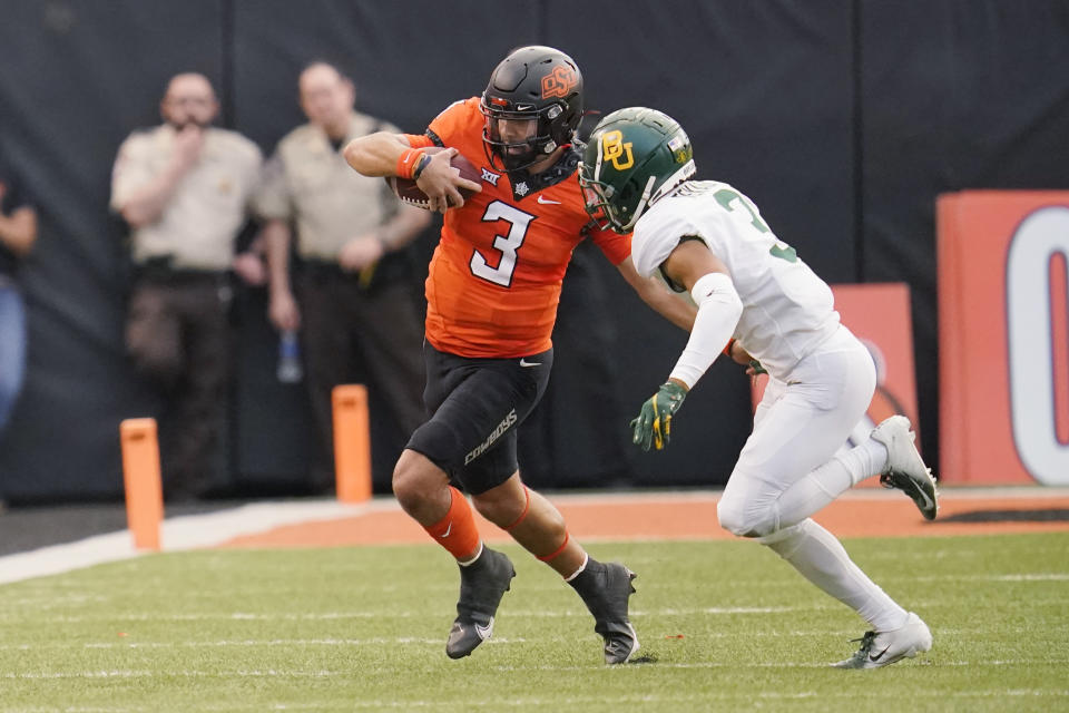 Oklahoma State quarterback Spencer Sanders (3) carries the ball during a matchup against Baylor on Oct. 2, 2021, in Stillwater, Okla. (AP Photo/Sue Ogrocki)