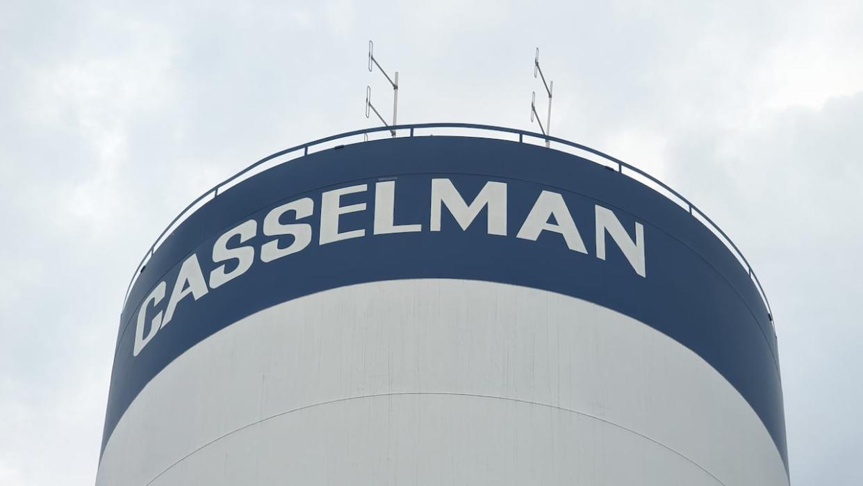 Casselman, Ont., is embarking on a pilot project aimed at clearing up the town's tap water, which has become discoloured due to rising levels of the trace mineral magnesium in the South Nation River. (Jean-Sébastien Marier/Radio-Canada - image credit)