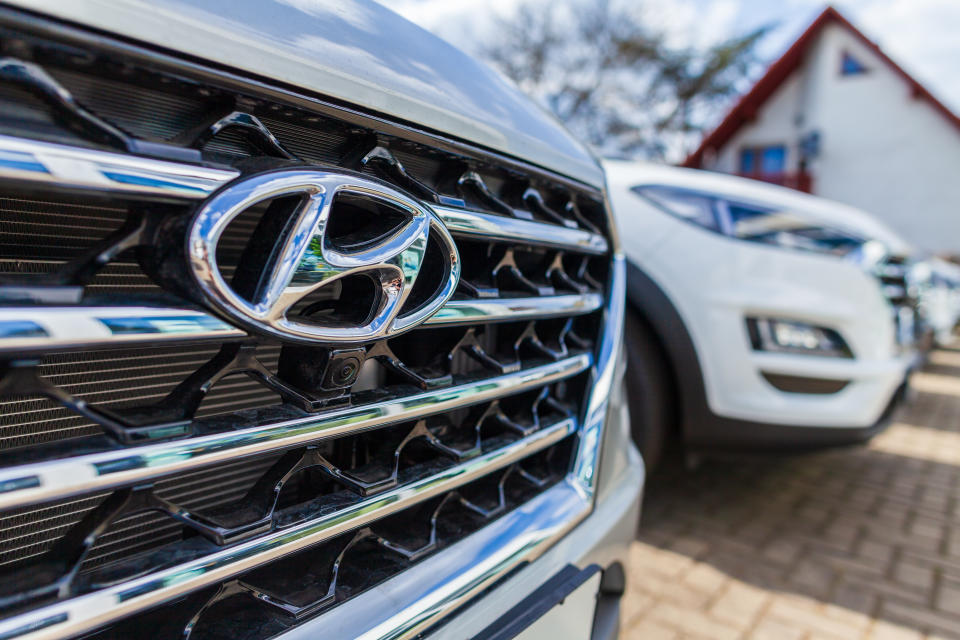 <p>El séptimo lugar en ventas entre los compradores hispanos lo tiene Hyundai, que vende un 16% de sus vehículos a los hispanos, pero sólo dedica el 1,1% del presupuesto de mercadeo en ese sector.</p> <p>A pesar de los desaires, e<strong>l Hyundai Elantra 2021</strong> obtuvo el premio al mejor sedán del año en los premios<strong> "Auto del Año con sabor Latino</strong>" que se otorga anualmente en Miami, Florida.</p> <p><strong>(Getty Images)</strong></p> 