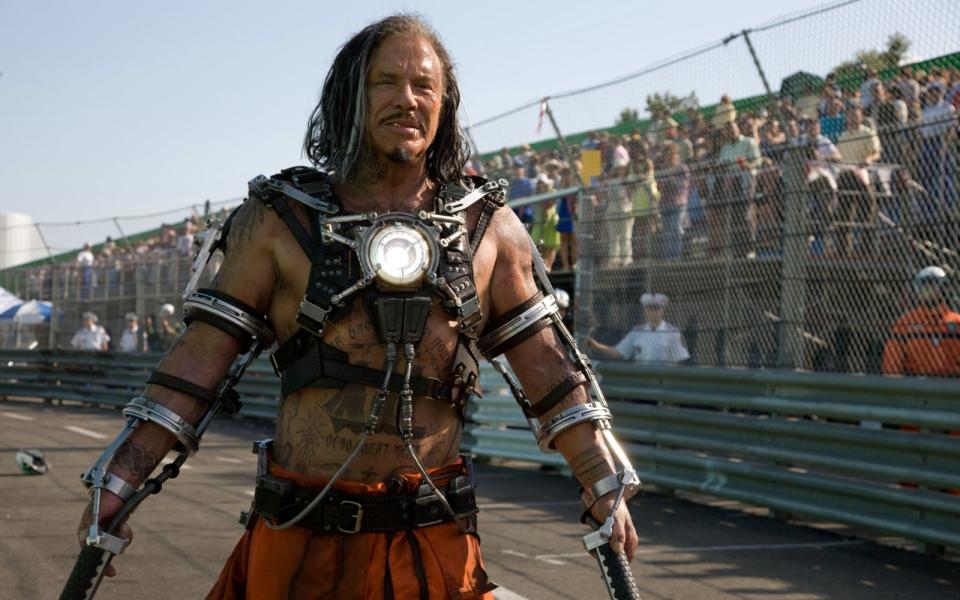 Ivan Vanko ist in "Iron Man 2" zu sehen und wird von Mickey Rourke gespielt. Der Sohn eines russischen Wissenschaftlers möchte Tony Stark (Robert Downey Jr.) umbringen, weil er davon überzeugt ist, dass eigentlich Ivans Vater die Idee für den Arc-Reaktor hatte. Obwohl er ein talentierter Kämpfer ist, stellt er keine sonderliche Bedrohung dar. (Bild: RTL)